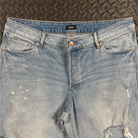 Express Relaxed Straight Low Rise Distressed Jeans Size 14S Light Wash - Picture 4 of 10